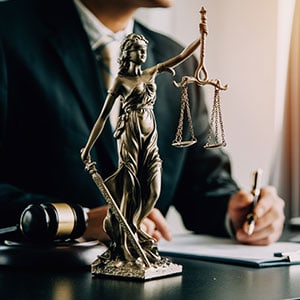 Legal professional in court handling a Workers’ Compensation lawsuit - Leep Tescher Helfman and Zanze